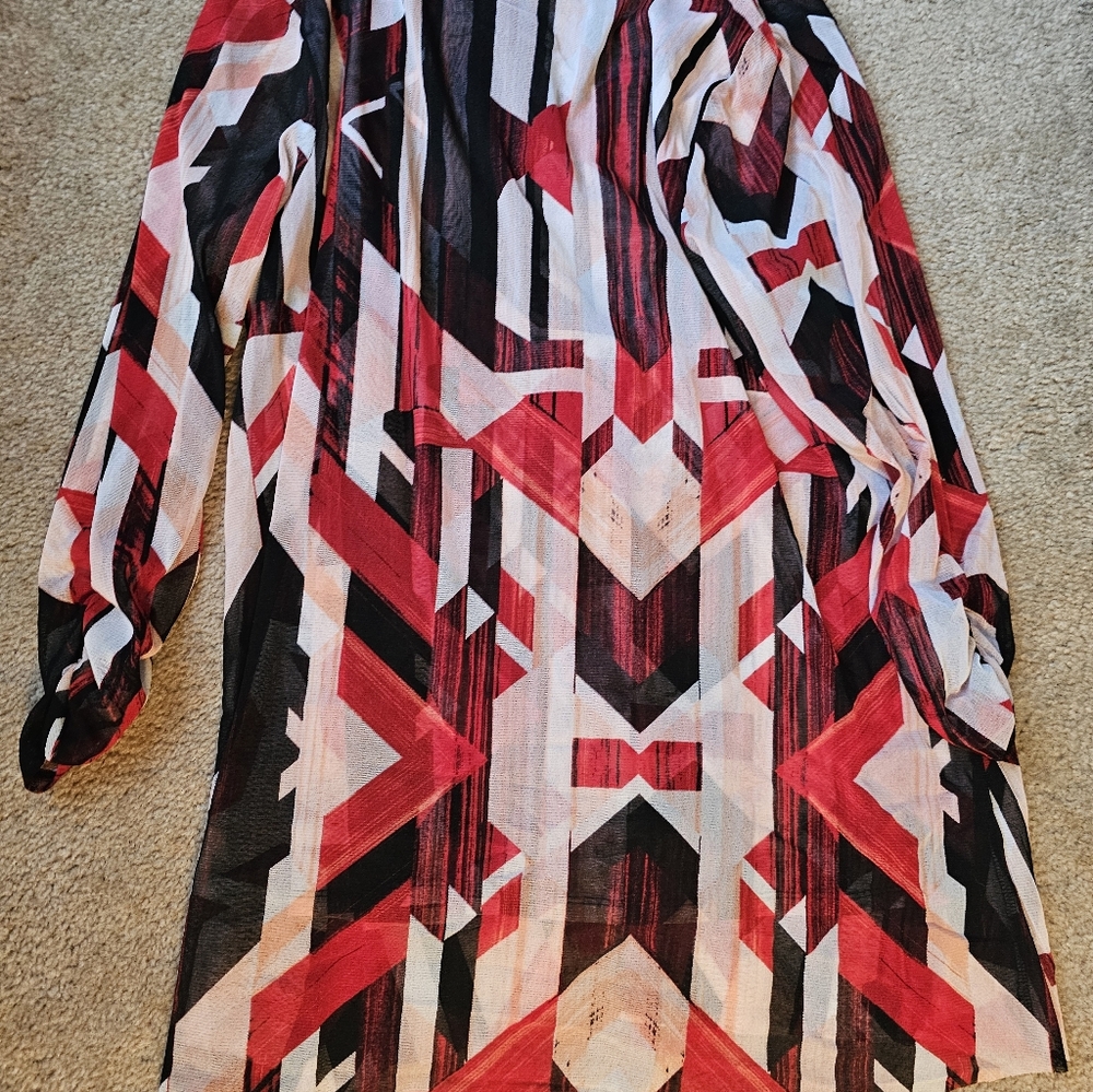 Geometric Patterned Abstract Top - Picture 3 of 4